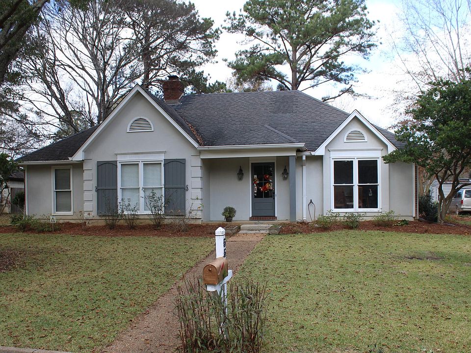 1st image of 555 Dogwood Holw