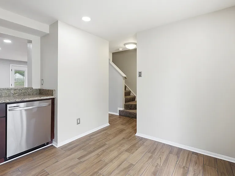 57 Shrewsbury Ct — Photo 8