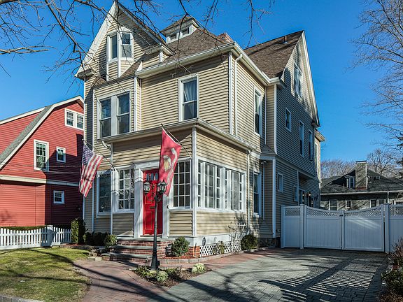 3rd image of 5 Chittenden Ave