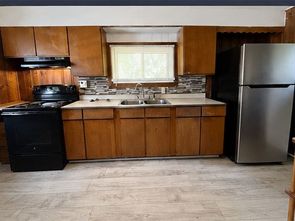 3rd image of 147 Laura Ave