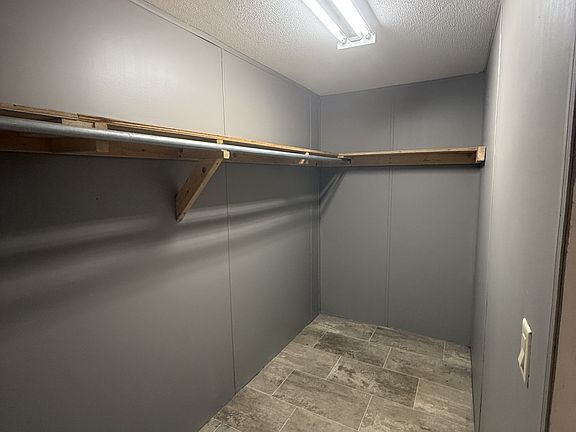5th image of 110 Elizabeth Ct
