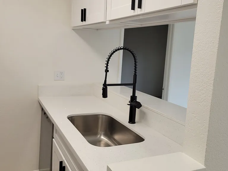 393 Mananai Pl #R — Photo 9