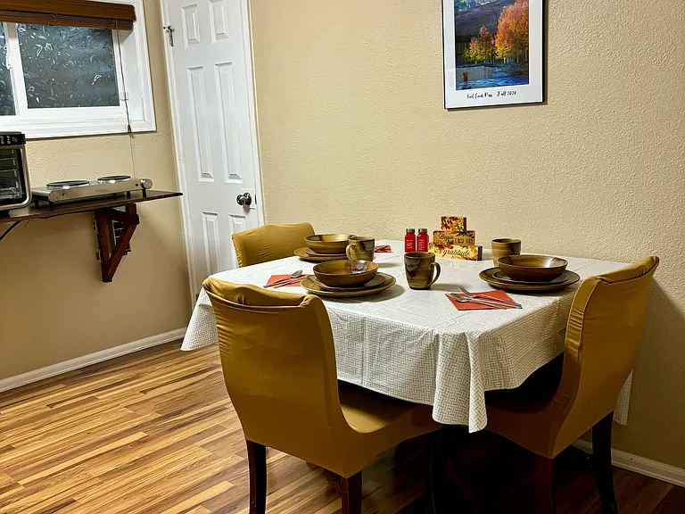 Kitchenette: good-size, well lit, well-equipped