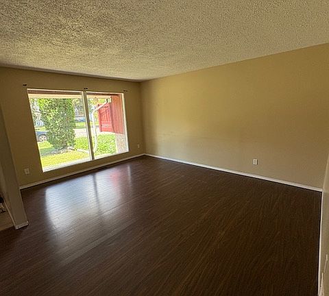 5th image of 912 9th St #B