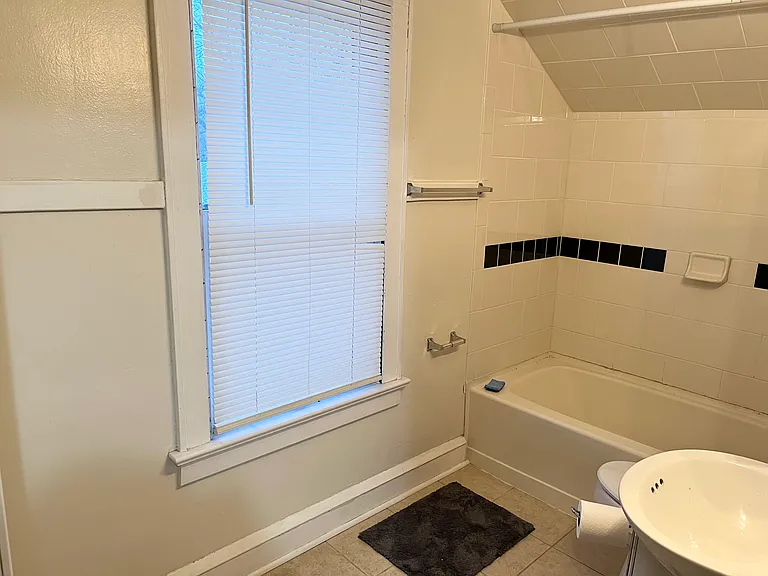 324 N Outagamie St #1/2 — Photo 7