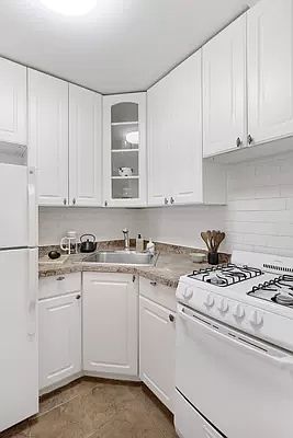 4th image of 42 W 13th St #1A