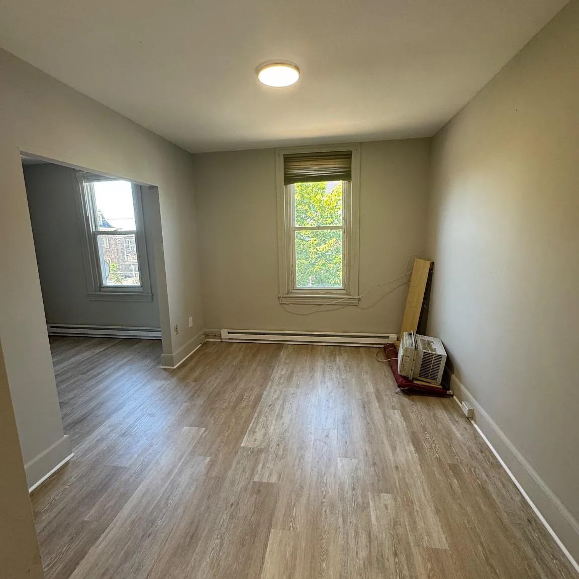 2 bed, 1.0 bath, 2923 sqft, $1,800 — Photo 3