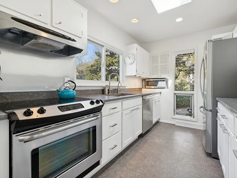 62 Gardiner Dr — Photo 7