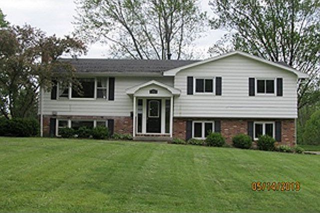 1st image of 715 Country Club Ln