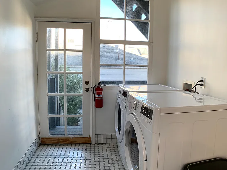 1147-1149 Sanchez St — Photo 3