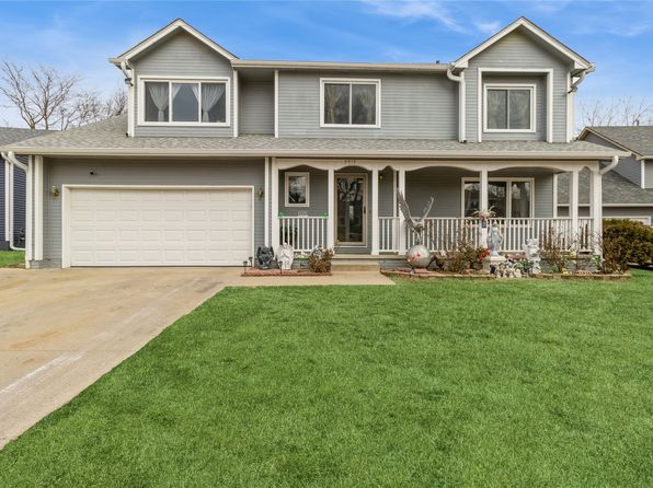 3015 Deerpath Ct, Des Moines, IA 50320
