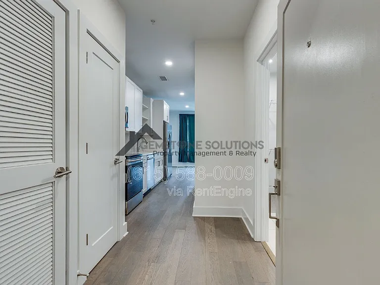 1041 E Trinity Ln #218 — Photo 7