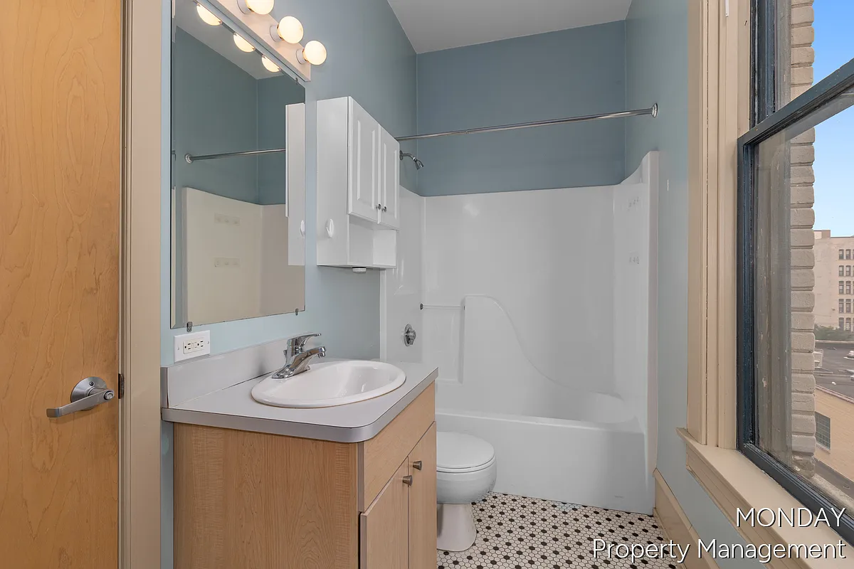 2 bed, 788 sqft, $1,800 — Photo 3