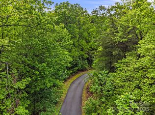 Old Chestnut Ln, Hendersonville, NC 28739