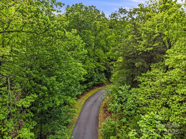 Old Chestnut Ln, Hendersonville, NC 28739