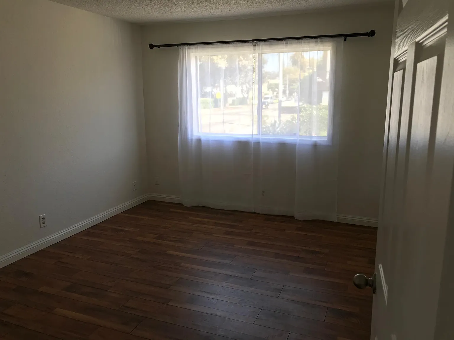2 bed, 850 sqft, $2,480 — Photo 3