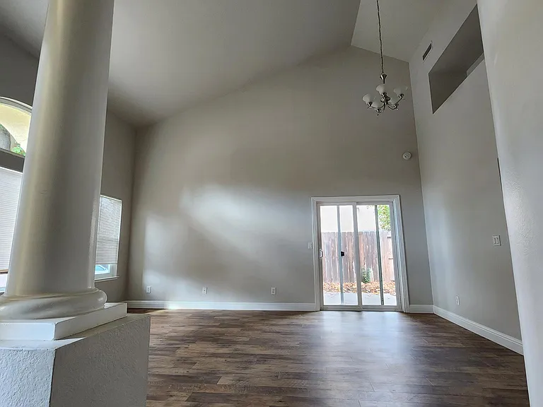 10348 N Doheny Dr — Photo 3