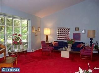 8 Lee Lynn Ln, Huntingdon Valley, PA 19006