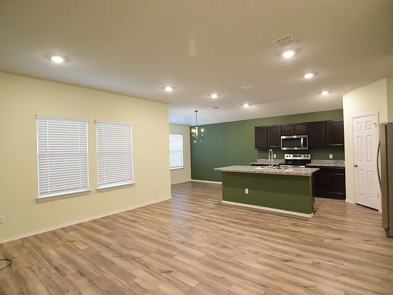 749 Jersey Ct — Photo 8