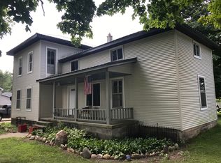 231 S Robinson St, Lyons, MI 48851