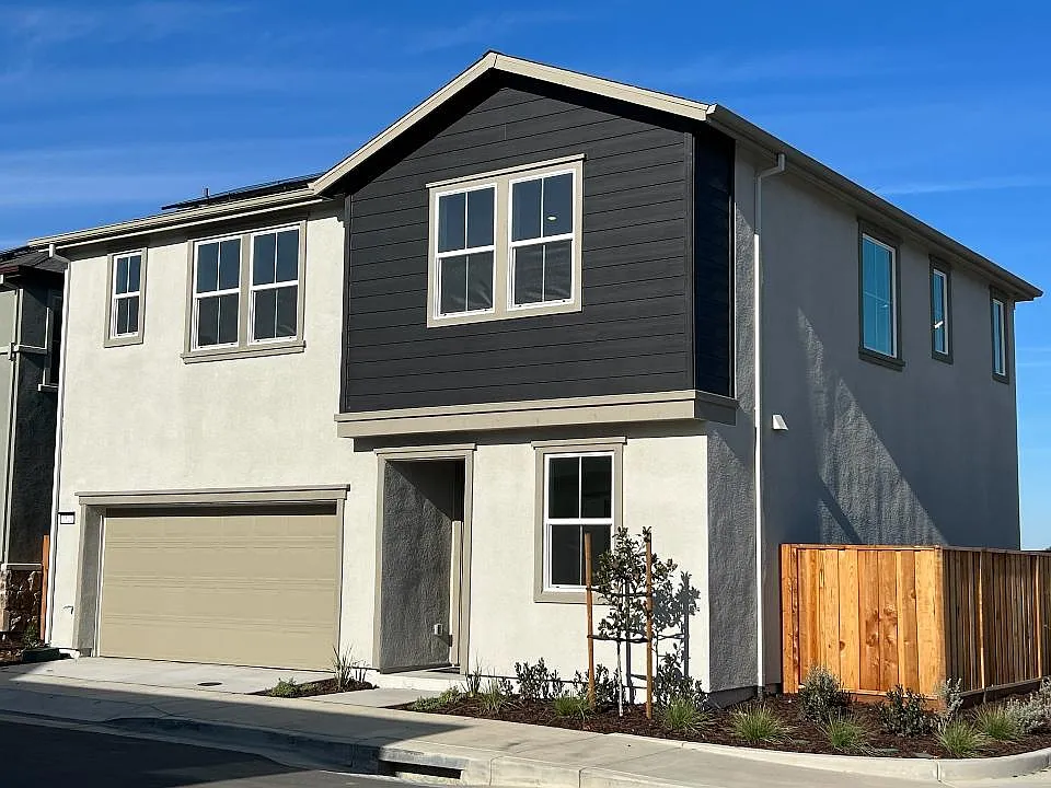 1521 Landing St photo 1