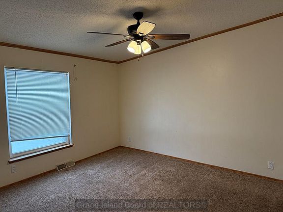 3rd image of 210 Campbell Ave