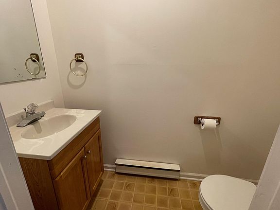 3rd image of 4018 Chaucer Pl