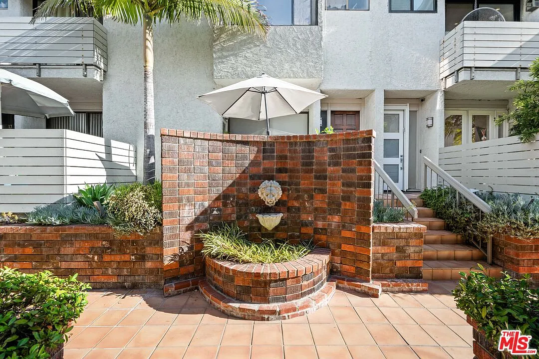 2 bed, 2.5 bath, 1512 sqft, $5,795 — Photo 2