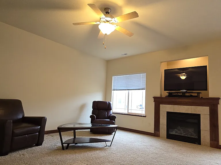 823 SE Crossings Ln — Photo 4