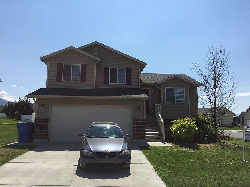 Front view of the house.