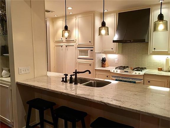4th image of 8606 Emerald Hill Dr
