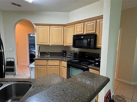 3rd image of 1015 Pipers Cay Dr