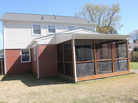 3rd image of 713 Downing Ln