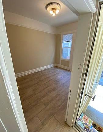 4th image of 137 Jasper Pl