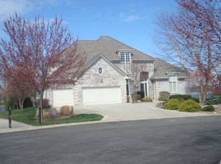 537 NE Shoreline Pl, Lees Summit, MO 64064