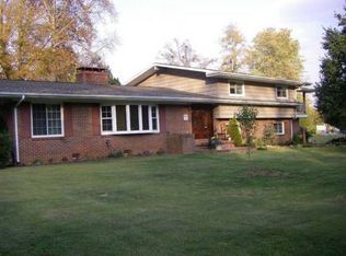 142 Milligan View Dr, Johnson City, TN 37601