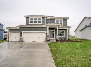 1800 SW Merryman Dr, Lees Summit, MO 64082