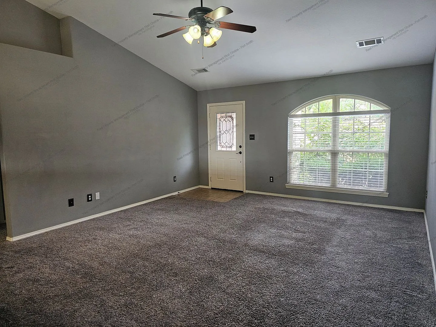 3 bed, 2.0 bath, 1527 sqft, $1,600 — Photo 3