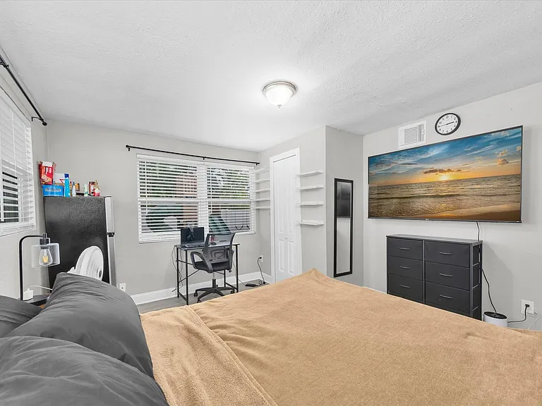 1349 Woodbine St — Photo 32
