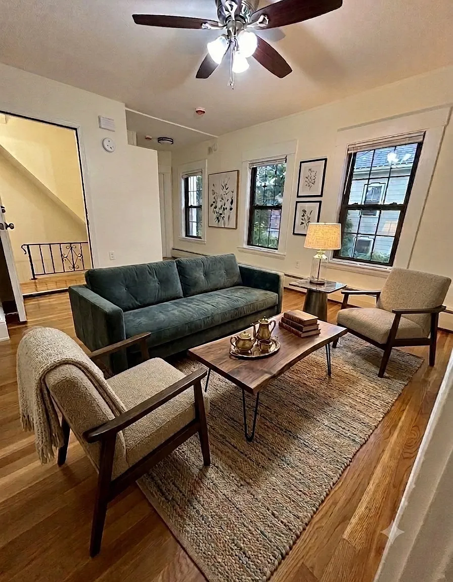 3 bed, 1.0 bath, 9999 sqft, $3,000 — Photo 2