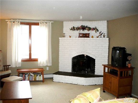 4th image of 118 Holiday Blvd
