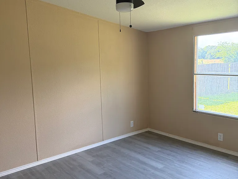 306 Pecan St — Photo 4
