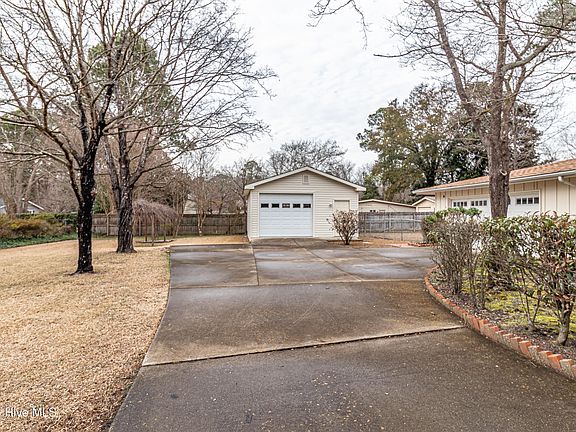 4th image of 603 Greenbrier Drive