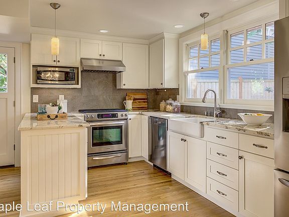 3rd image of 2541 Westview Dr W