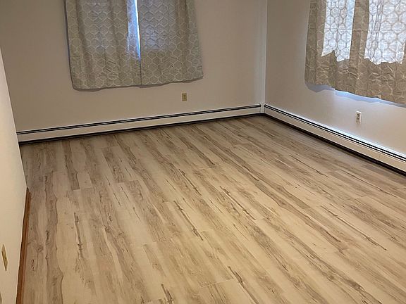 3rd image of 11 Primrose Ln #11