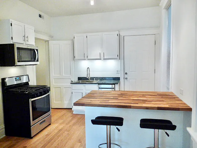 Building Photo - 1535 N Bosworth Ave #2