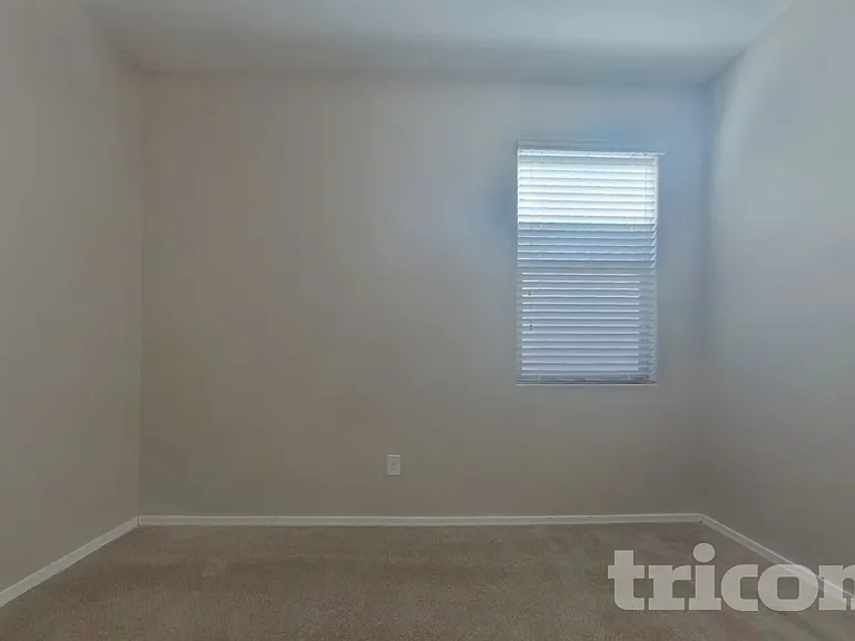 29300 W Clarendon Ave — Photo 11