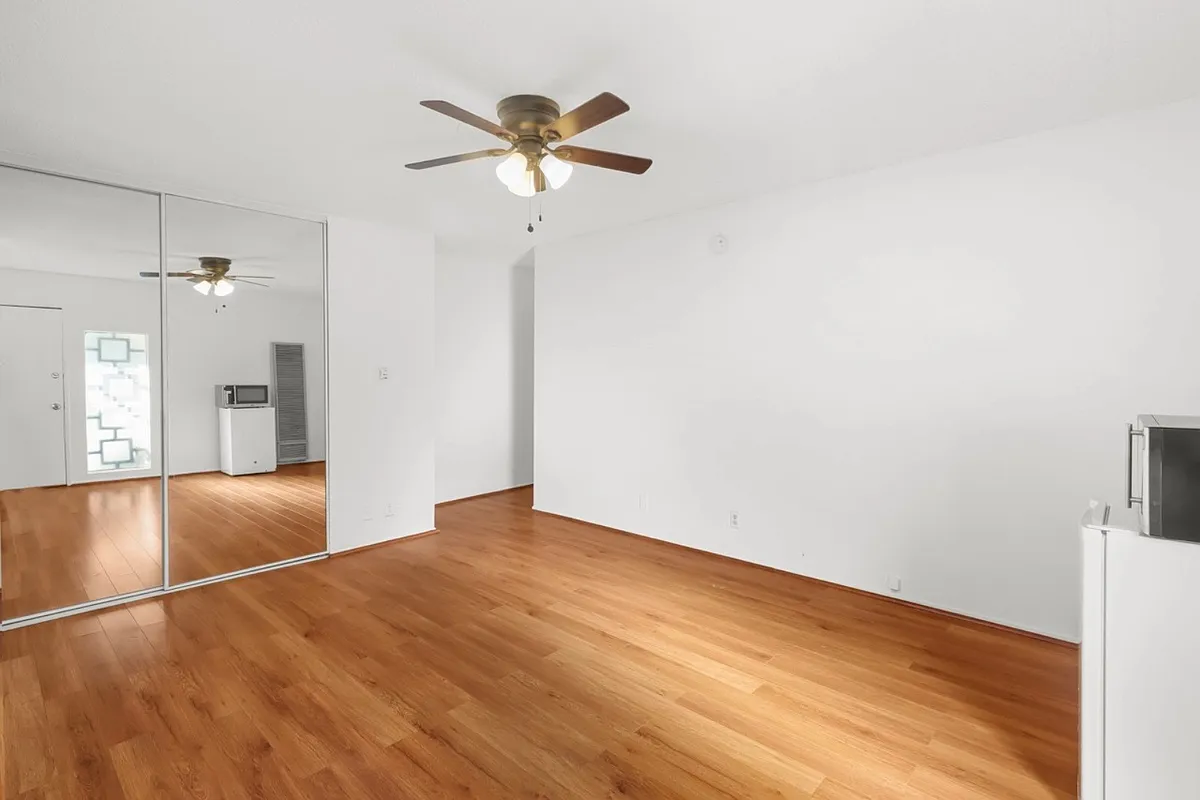 Building Photo - 1642 S Westgate Ave #1