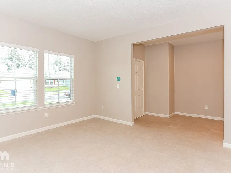 10925 Haws Ln — Photo 5
