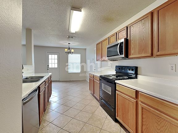 3rd image of 2711 Gold Hill Dr